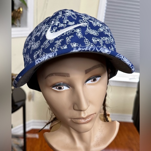 BEAUTIFUL NIKE CAP, adjustable - Picture 1 of 5